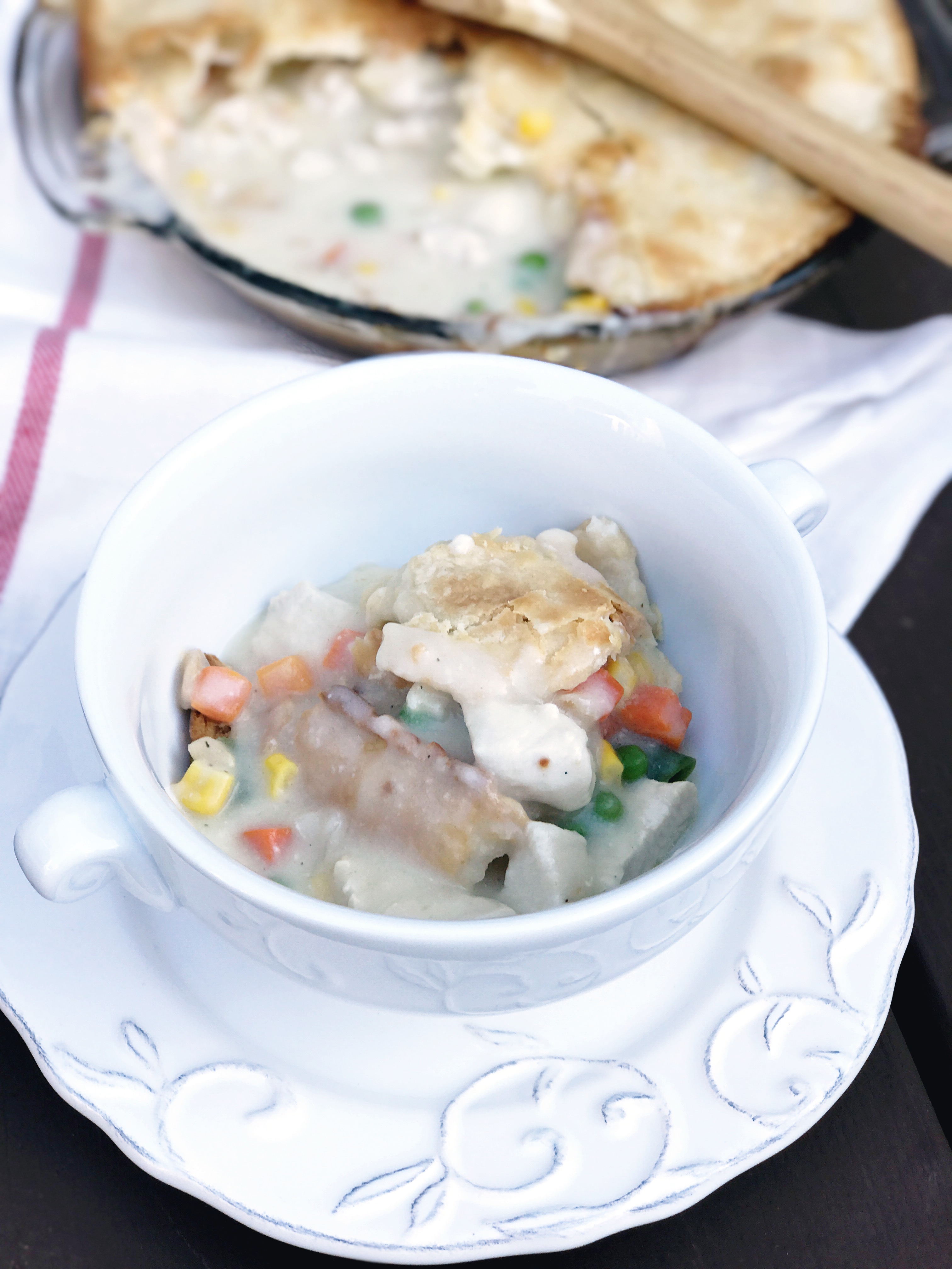 chicken and vegetable pot pie that's homemade