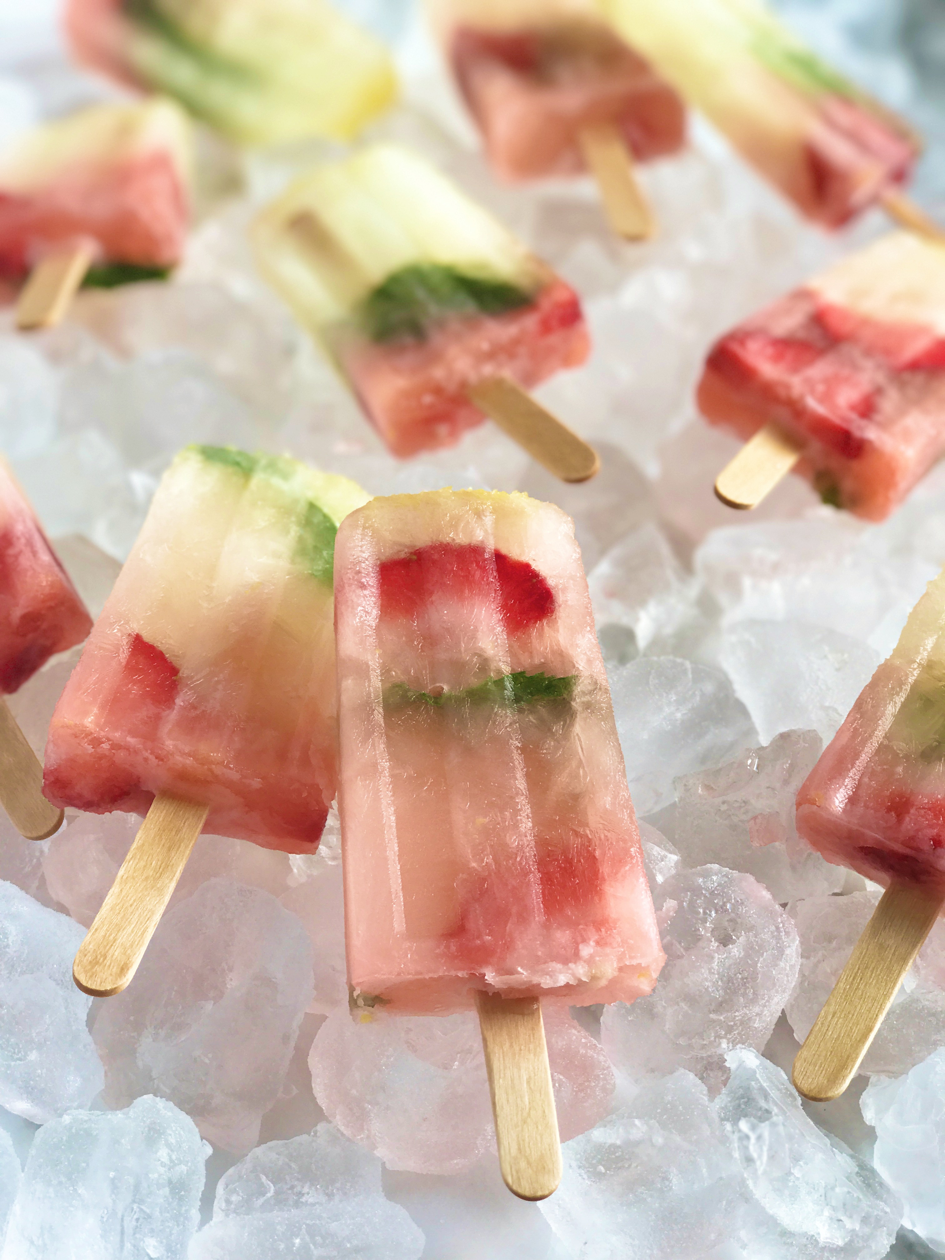 strawberry popsicles with mint and limoncello