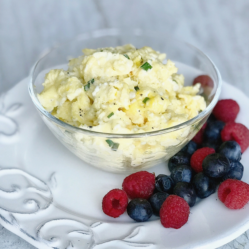 Easy scrambled eggs with green onions